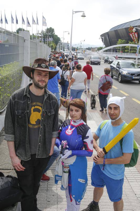 Un día más, el mundo cosplay vuelve a reinar en Metrópoli pero, sin duda, el plato fuerte vino de la mano de los actores de Hollywood que asistieron. En un programa repleto de actividades y encuentros con sus fans, Marc Singer, Donovan en la ochentera serie de 'V', Richard Brake, el Rey de la Noche en 'Juego de Tronos y Jimmy Vee, R2D2 en las últimas películas de la saga de 'Star Wars', atendieron a EL COMERCIO para desglosar la importancia de estos personajes en sus carreras como intérpretes