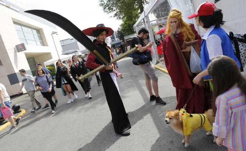 Un día más, el mundo cosplay vuelve a reinar en Metrópoli pero, sin duda, el plato fuerte vino de la mano de los actores de Hollywood que asistieron. En un programa repleto de actividades y encuentros con sus fans, Marc Singer, Donovan en la ochentera serie de 'V', Richard Brake, el Rey de la Noche en 'Juego de Tronos y Jimmy Vee, R2D2 en las últimas películas de la saga de 'Star Wars', atendieron a EL COMERCIO para desglosar la importancia de estos personajes en sus carreras como intérpretes