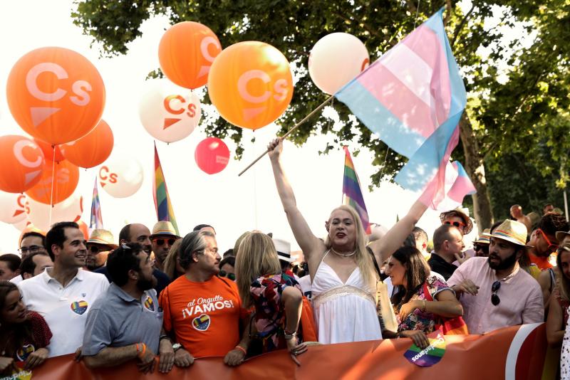 Fotos: Celebración superlativa y multicolor del Orgullo LGTBI en Madrid