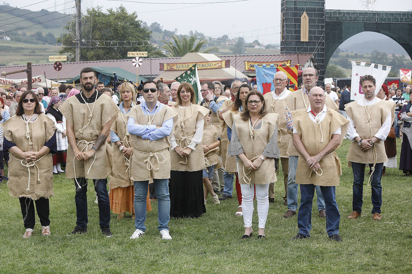 En la mañana de hoy domingo se rememora la parte histórica de esta fiesta, en la cual, en 1412, una representación de los vecinos, hidalgos y corporación caminaron en procesión hasta Oviedo en busca del perdón para eximirles de la Excomunión