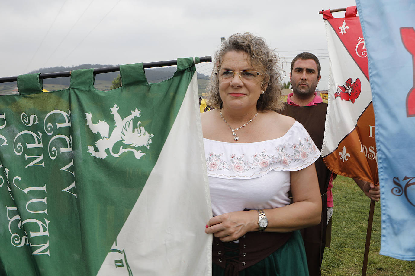 En la mañana de hoy domingo se rememora la parte histórica de esta fiesta, en la cual, en 1412, una representación de los vecinos, hidalgos y corporación caminaron en procesión hasta Oviedo en busca del perdón para eximirles de la Excomunión