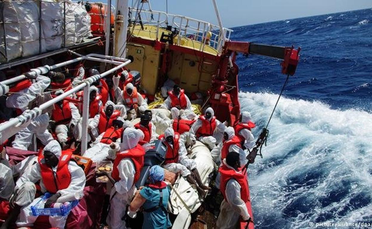 Rescate de inmigrantes a bordo del 'Alan Kurdi'. 