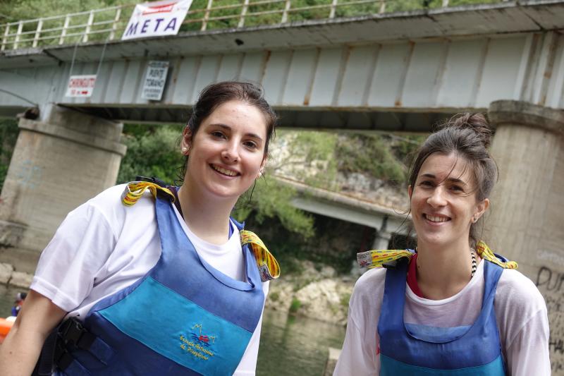 Más de un millar de opositores a MIR de toda España se han tomado un respiro para participar en la edición más multitudinaria del Descenso del Sella de cuantas ha organizado el colectivo de estudiantes.