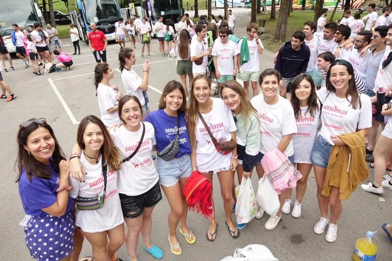 Más de un millar de opositores a MIR de toda España se han tomado un respiro para participar en la edición más multitudinaria del Descenso del Sella de cuantas ha organizado el colectivo de estudiantes.