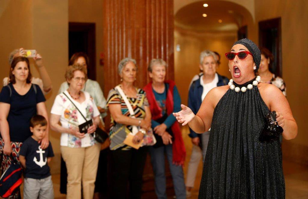 Fotos: Las visitas teatralizas regresan al teatro Campoamor