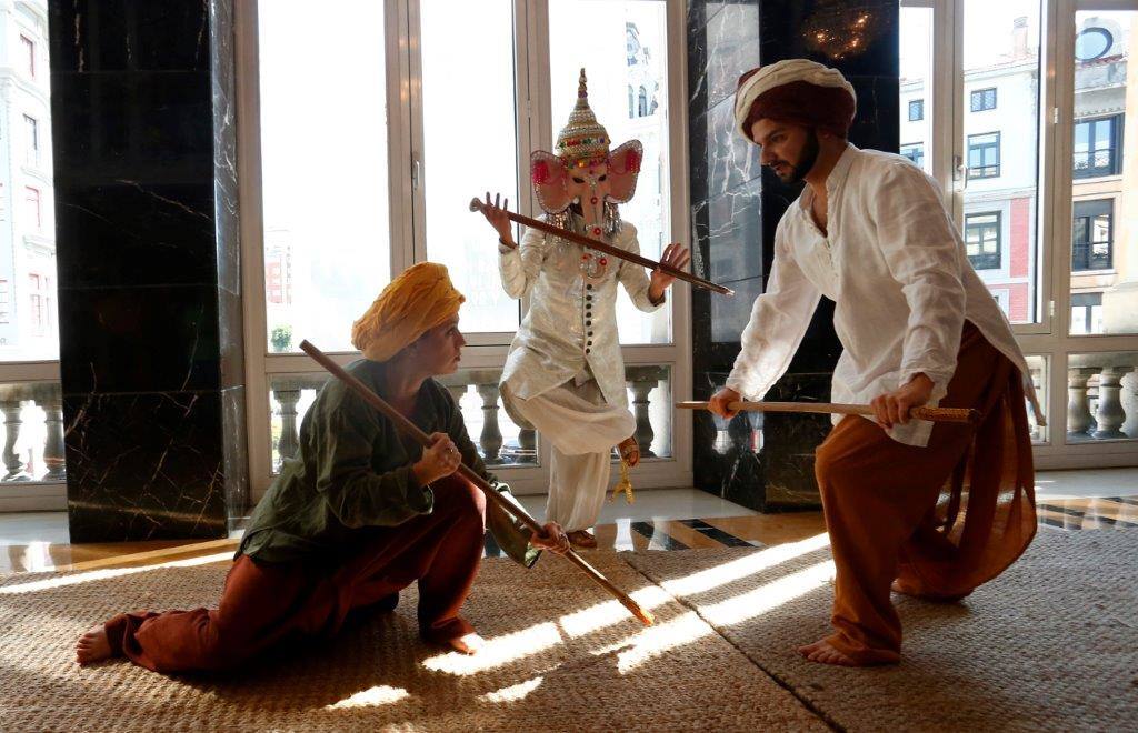 Fotos: Las visitas teatralizas regresan al teatro Campoamor