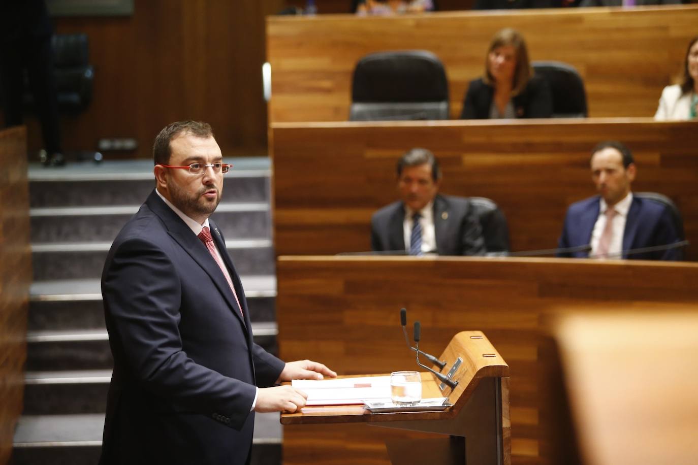 Adrián Barbón, secretario general de la Federación Socialista de Asturias (FSA) es el único candidato después de que Teresa Mallada, líder del grupo parlamentario popular, no haya presentado finalmente candidatura