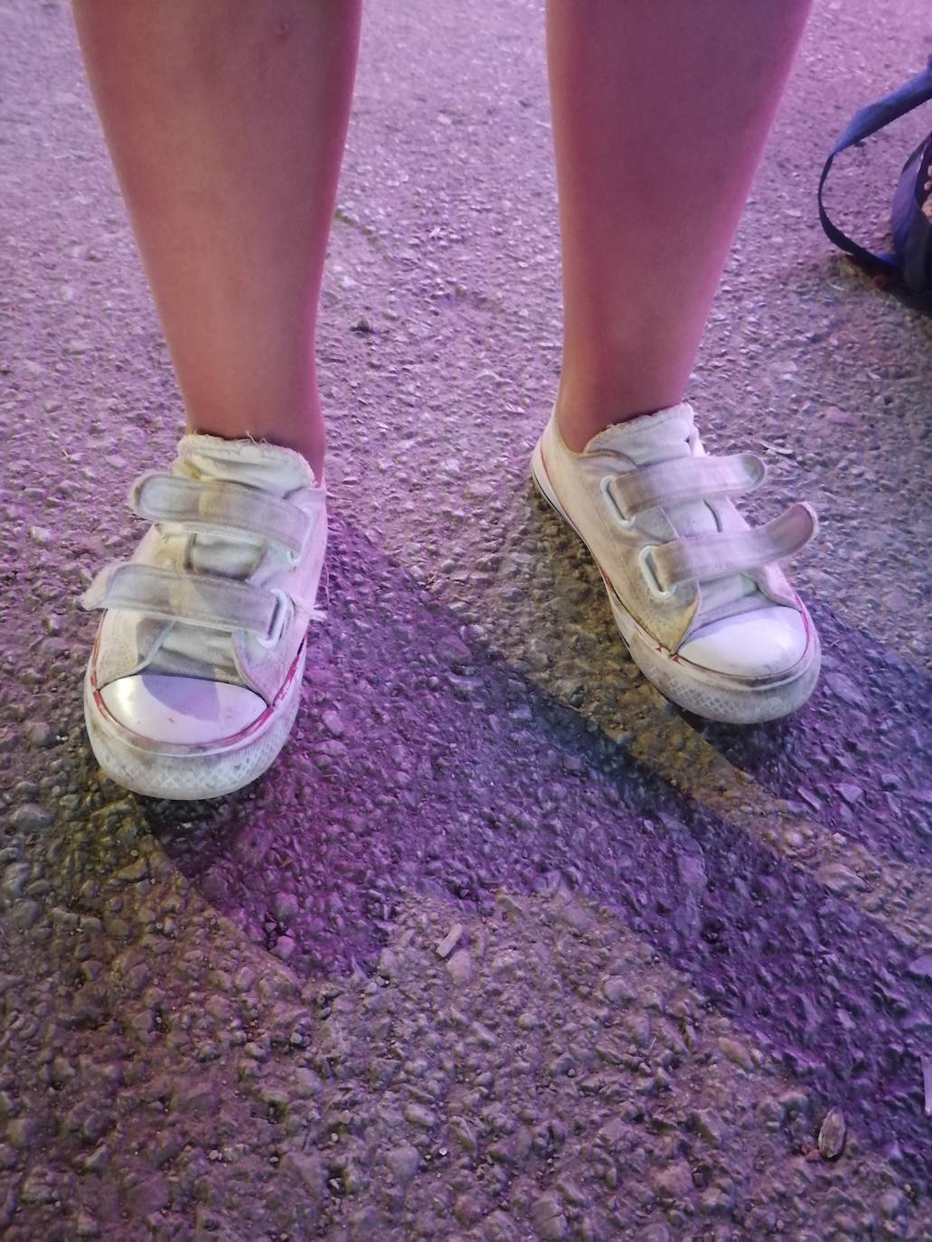 Brayan Ortega, 8 años. (Habla su madre) "Para trotar. El velcro viene genial, porque se andan subiendo a las colchonetas y es el mejor calzado. Luego a la lavadora y punto".