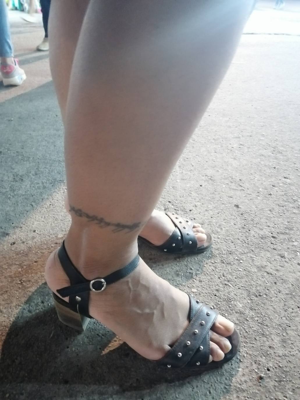 Irene Sánchez, 32 años. "Me los puse ya por la mañana y no son lo más adecuado para venir a la feria, porque entran piedras".