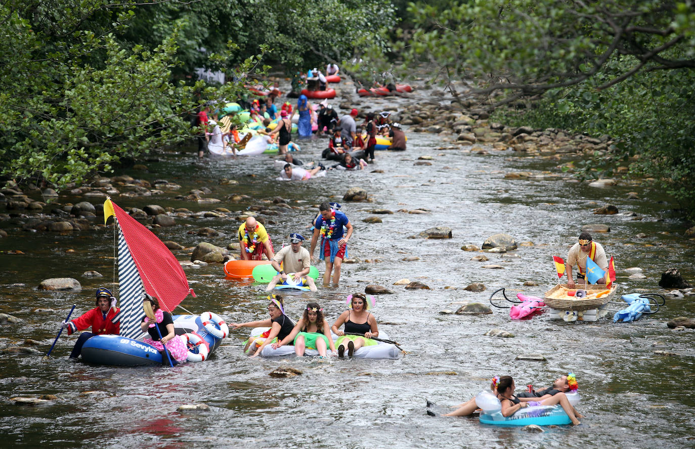 Un total de 15 embarcaciones se echaron al agua en una edición que contó con la participación de unos 70 triputantes