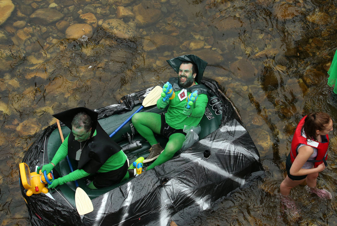 Un total de 15 embarcaciones se echaron al agua en una edición que contó con la participación de unos 70 triputantes