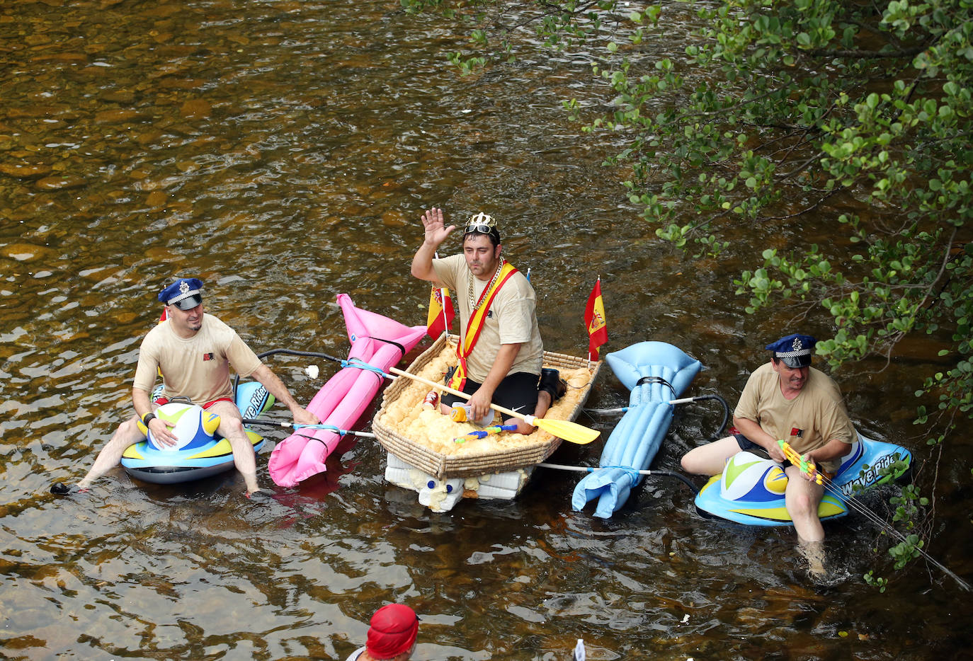 Un total de 15 embarcaciones se echaron al agua en una edición que contó con la participación de unos 70 triputantes