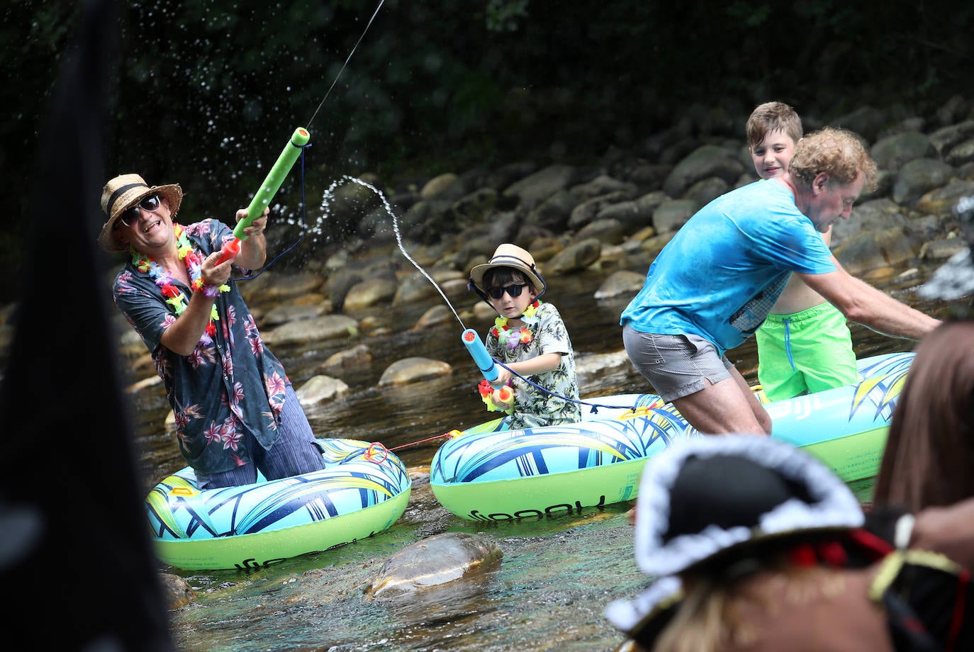 Un total de 15 embarcaciones se echaron al agua en una edición que contó con la participación de unos 70 triputantes