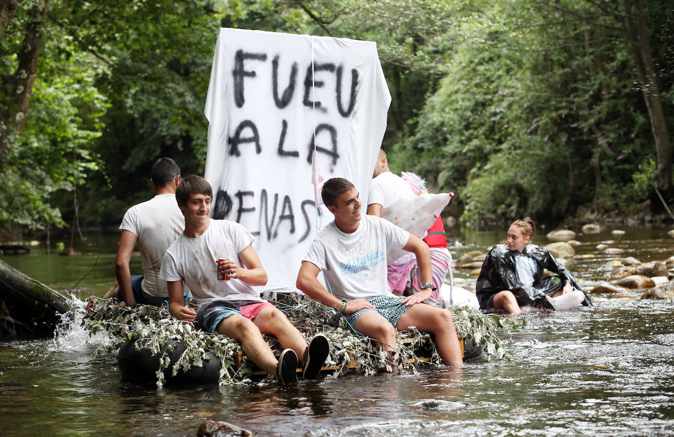 Un total de 15 embarcaciones se echaron al agua en una edición que contó con la participación de unos 70 triputantes