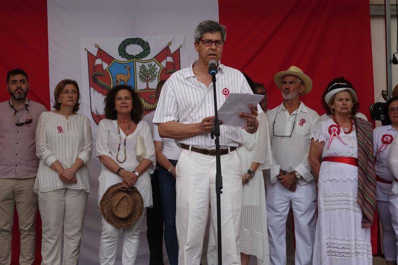 Centenares de personas vestidas de blanco participaron un año más en la cita cultural de Ribadedeva, un concejo marcado por la inmigración.