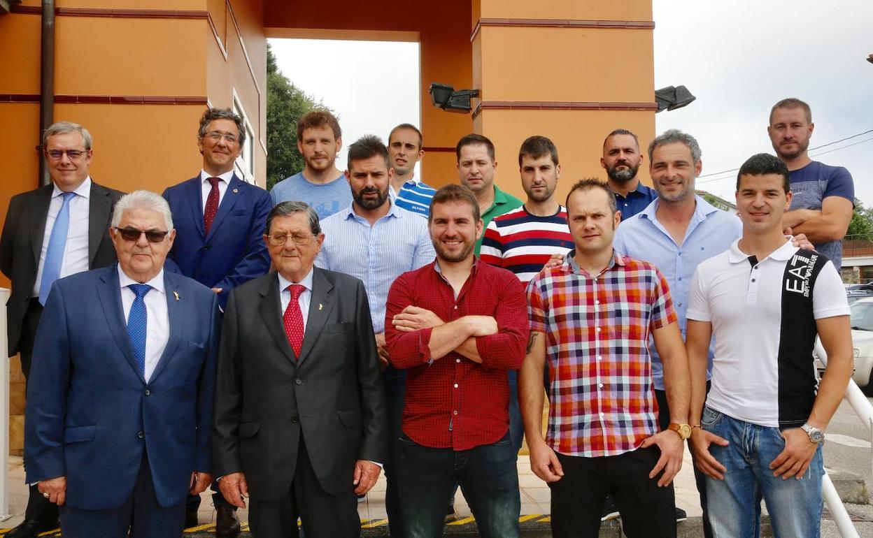 Cudillero entrega la Amuravela de oro. 