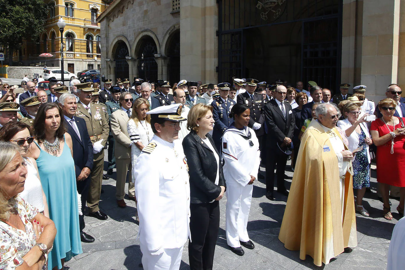 «Gijón ha nacido de la mar». La Comandancia Naval de Gijón ha festejado, como es tradicional, El Carmen, la virgen que veneran los hombres y mujeres de la mar. 
