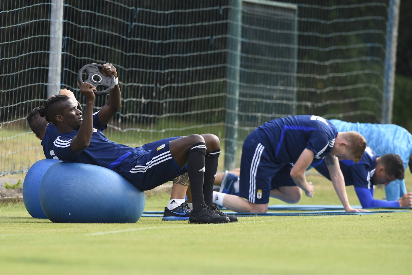 El Real Oviedo se ejercita para enfrentarse en óptimas condiciones a la pretemporada