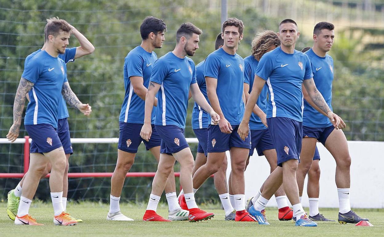 Pelayo Morilla, junto a Uros Djurdjevic y el resto de compañeros, en el entrenamiento de esta mañana.