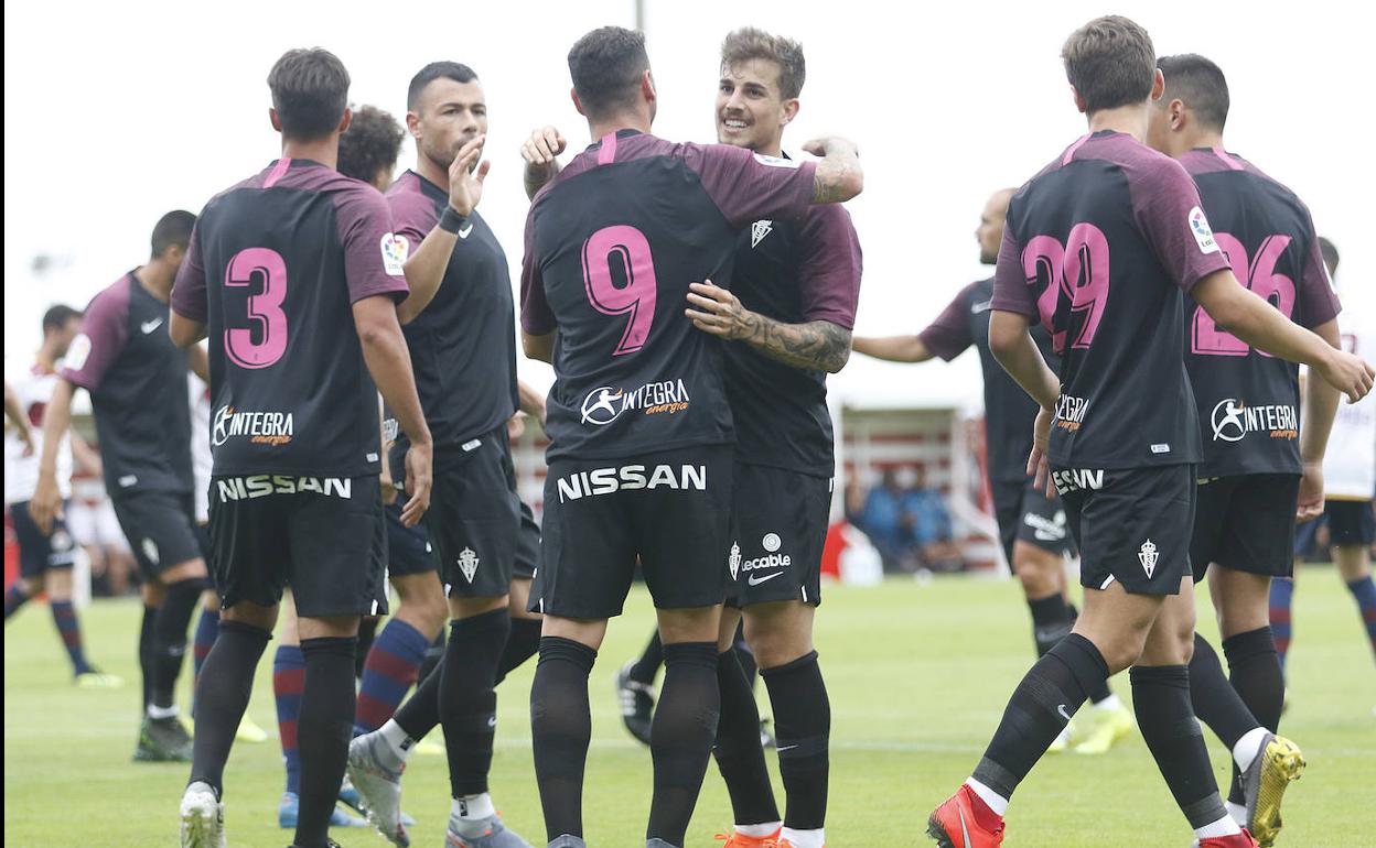 Los jugadores del Sporting, celebrando el resultado. 