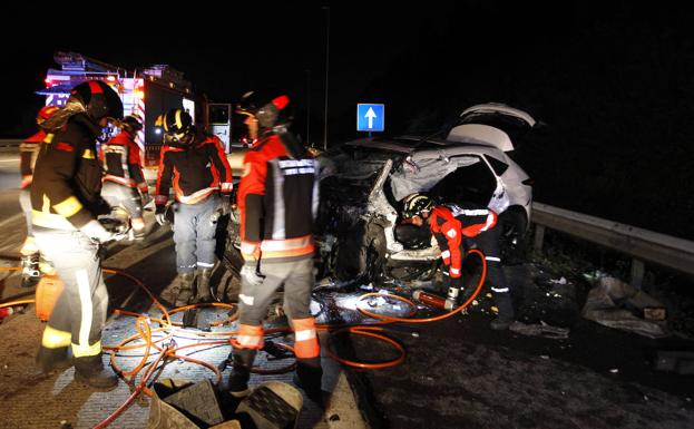 Imagen. Un muerto y cinco heridos en un accidente provocado por un kamikaze en la 'Y' 