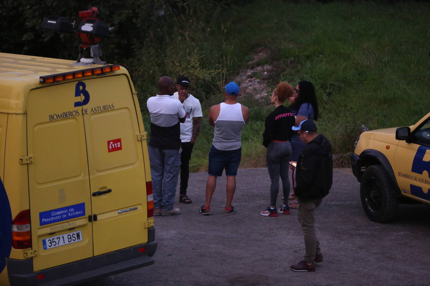 Fotos: Buscan a un hombre desaparecido cuando nadaba en el Nalón