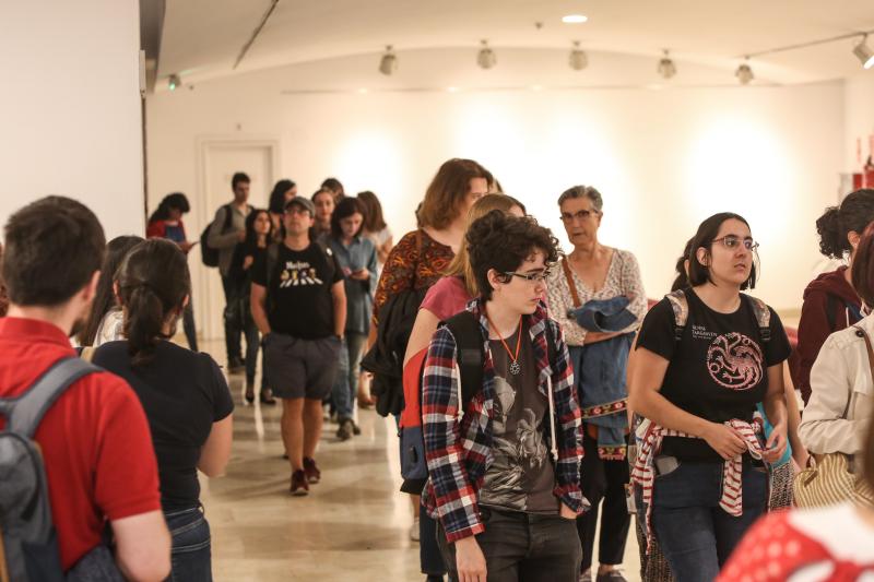 El festival de fantasía y ciencia-ficción llena en su primer día con un público variopinto, talleres, firmas de libros y encuentros con Rosa Montero y John Connolly.