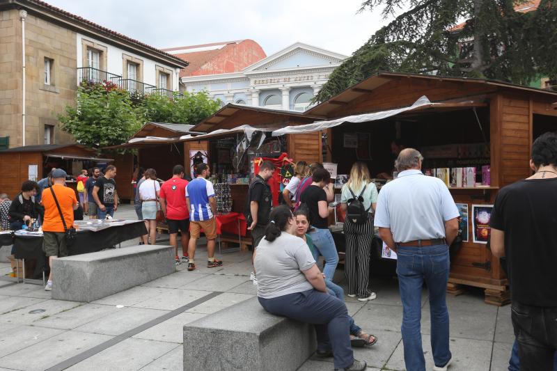 El festival de fantasía y ciencia-ficción llena en su primer día con un público variopinto, talleres, firmas de libros y encuentros con Rosa Montero y John Connolly.