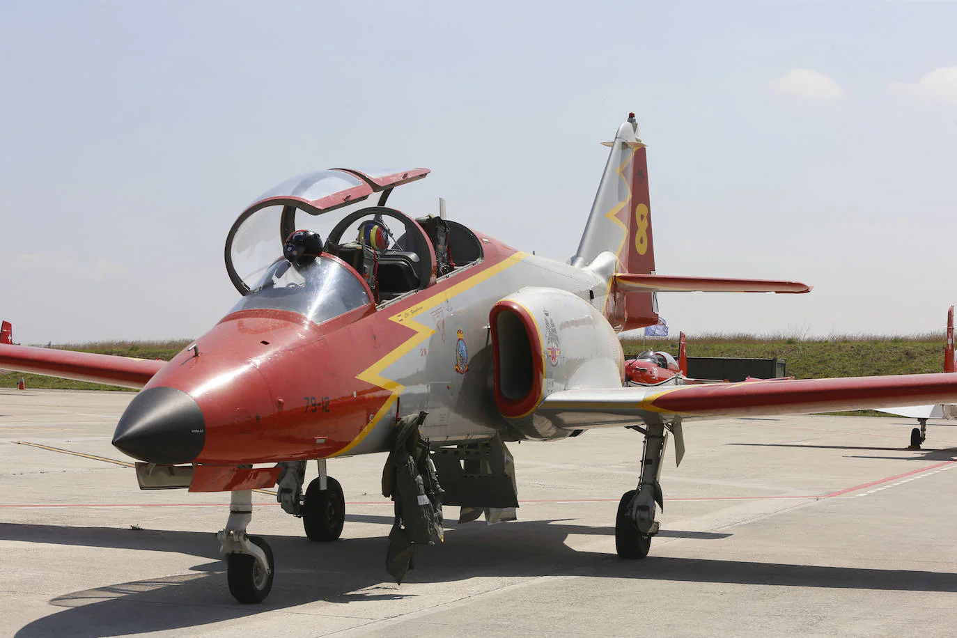 Es una de las mejores patrullas del mundo: la Patrulla Águila, la patrulla acrobática oficial del Ejército del Aire que este año ya contará con dos mujeres a los mandos. Su tabla, un ejercicio de máxima coordinación, es una de las que tiene mejor acogida tiene en el Festival Aéreo Internacional de Gijón.