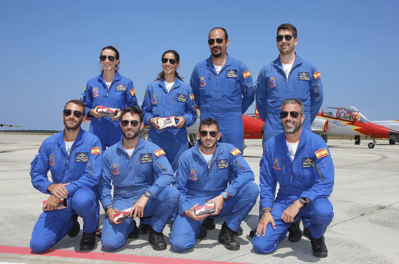 Es una de las mejores patrullas del mundo: la Patrulla Águila, la patrulla acrobática oficial del Ejército del Aire que este año ya contará con dos mujeres a los mandos. Su tabla, un ejercicio de máxima coordinación, es una de las que tiene mejor acogida tiene en el Festival Aéreo Internacional de Gijón.