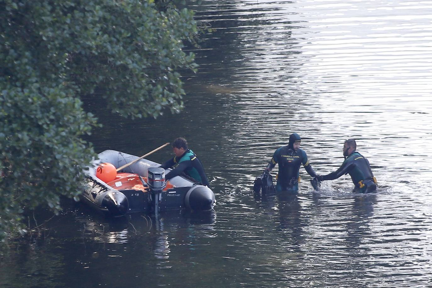 Carlos Antonio Rosario, de origen dominicano y residente en Avilés, estaba con otros cuatro amigos, que le vieron hundirse en el agua