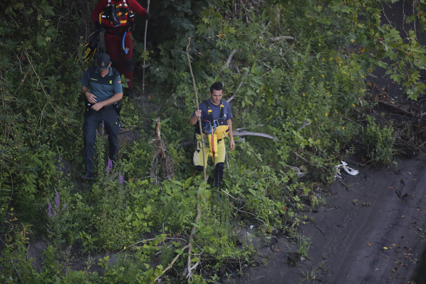 Carlos Antonio Rosario, de origen dominicano y residente en Avilés, estaba con otros cuatro amigos, que le vieron hundirse en el agua
