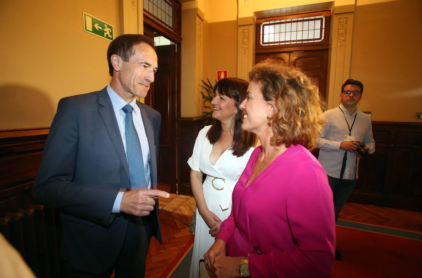 Cientos de personas estuvieron presentes en la Junta General en el acto de toma de posesión de Adrián Barbón.