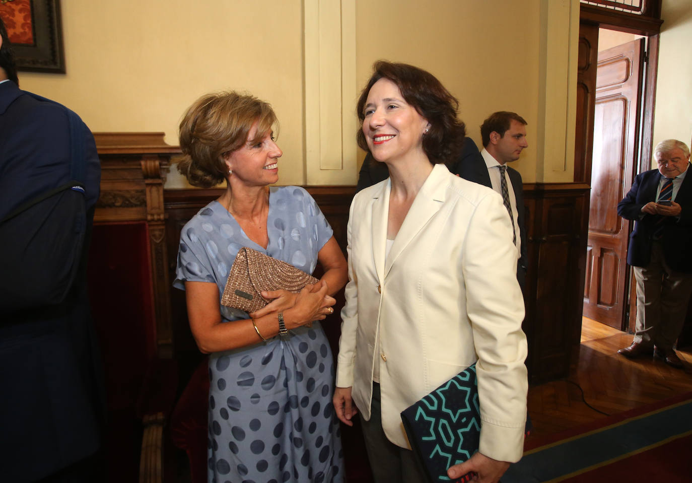 Cientos de personas estuvieron presentes en la Junta General en el acto de toma de posesión de Adrián Barbón.