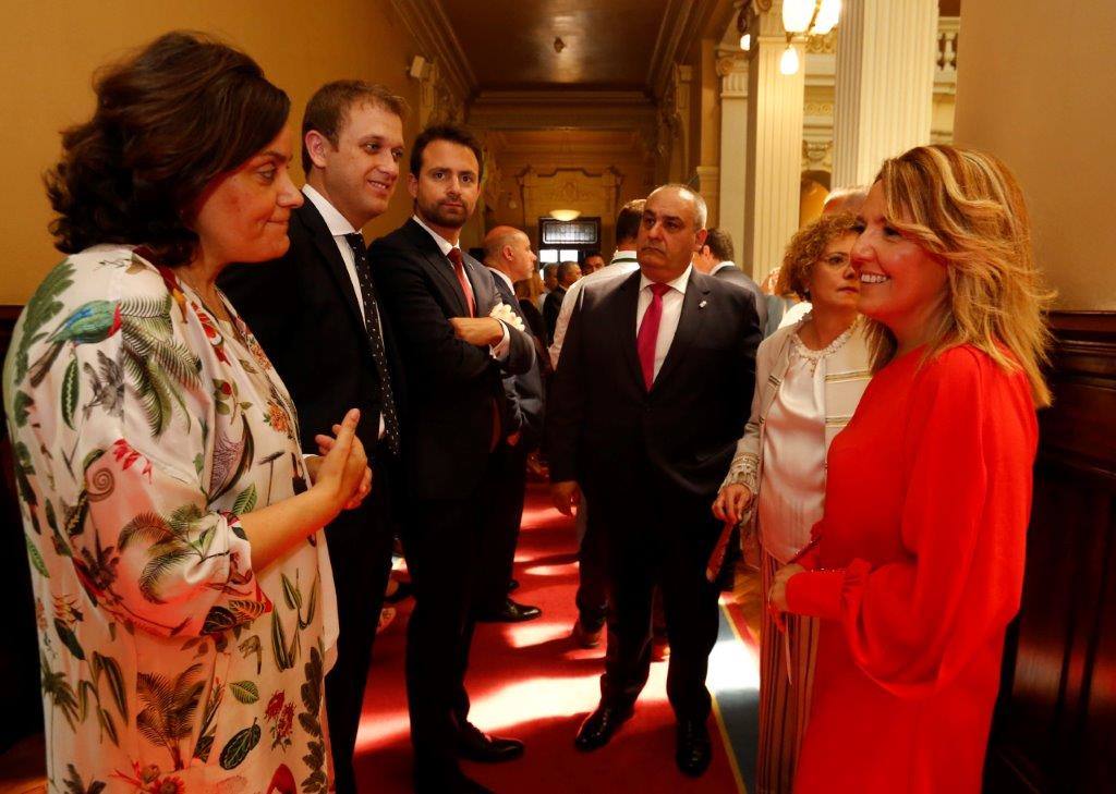 Cientos de personas estuvieron presentes en la Junta General en el acto de toma de posesión de Adrián Barbón.