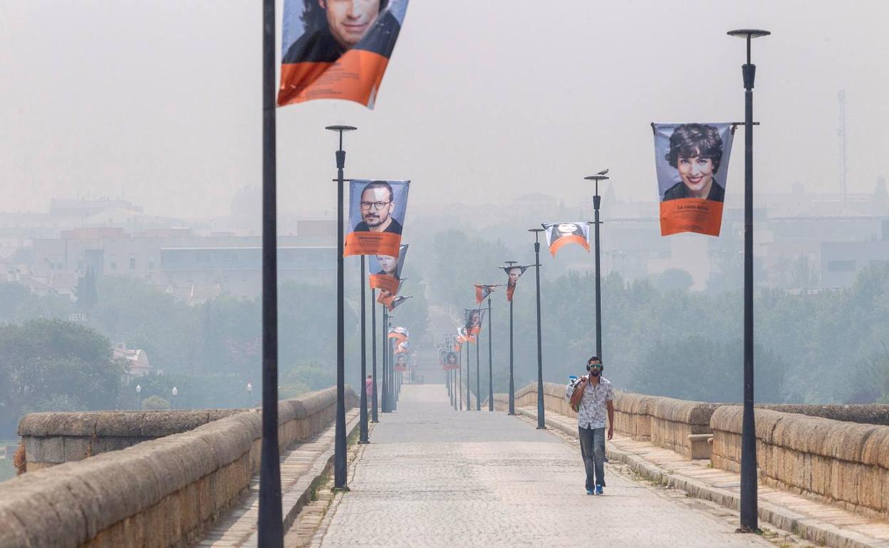 El humo de los incendios de Portugal llega a Mérida.