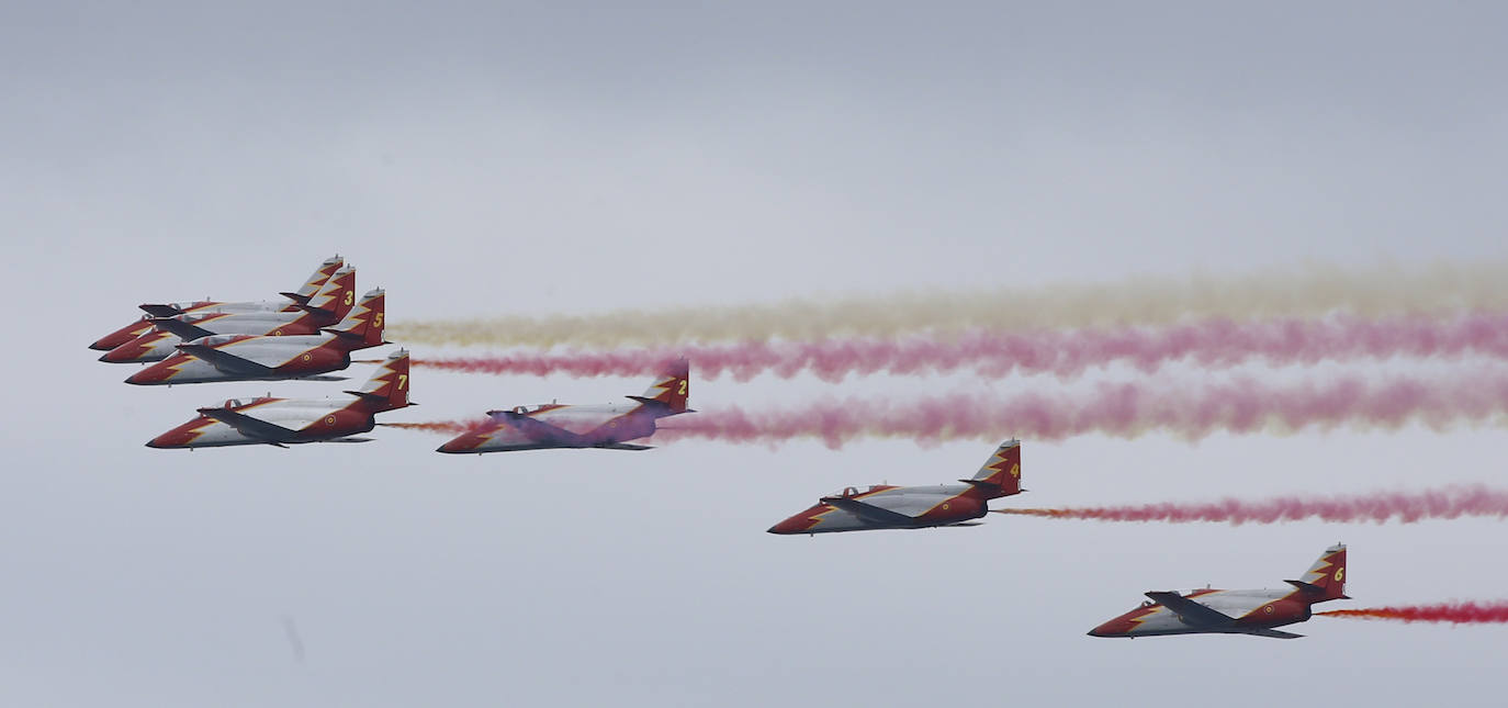 Miles de personas disfrutaron finalmente del Festival Aéreo de Gijón que, debido a la falta de visibilidad en el aeropuerto de Asturias, tuvo que retrasarse dos horas y media. Únicamente se canceló la participación de los aviones ultraligeros. 