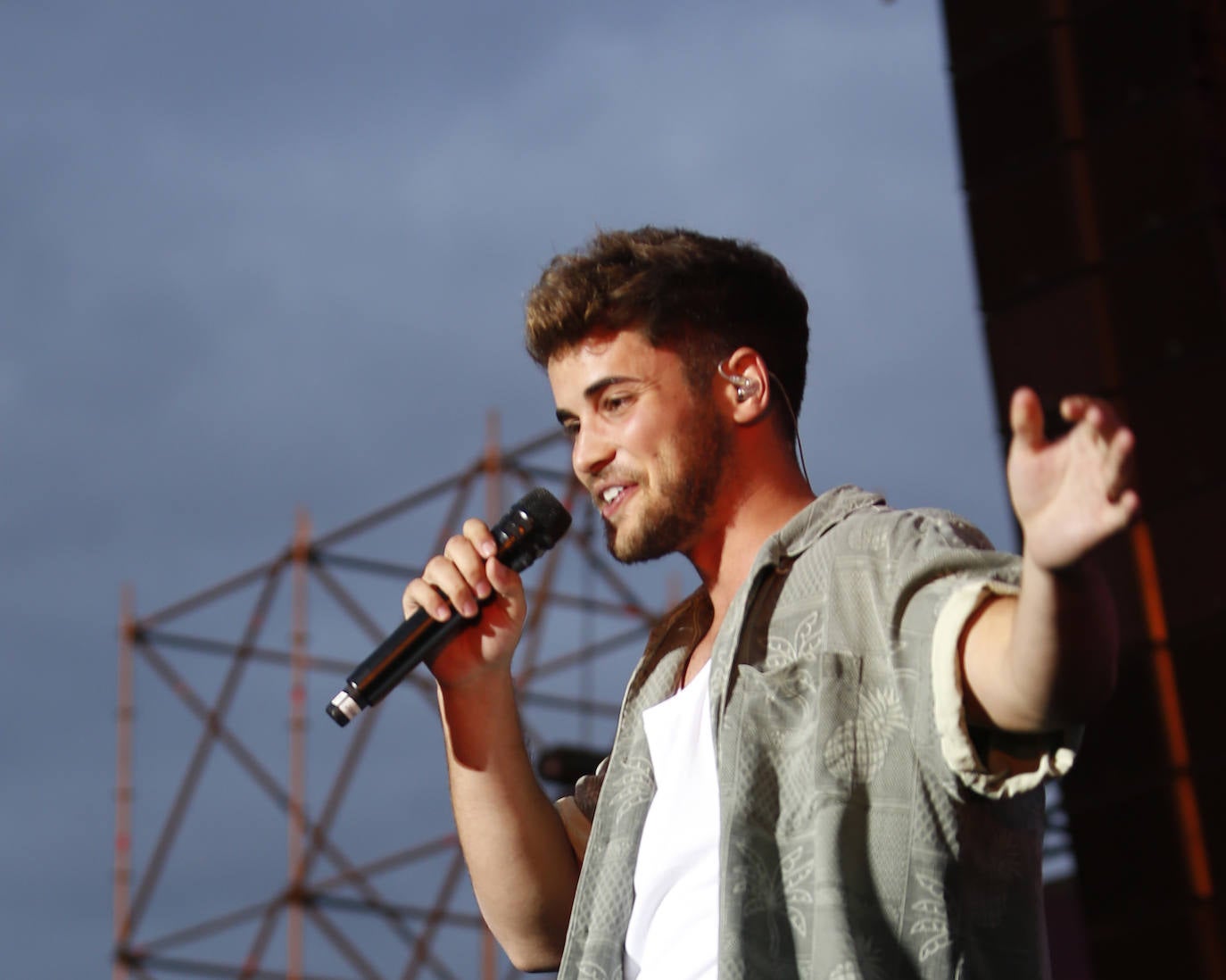 Los concursantes de la última edición del programa 'Operación Triunfo' congregaron a unos 4.000 incondicionales la explanada de Marina Civil.