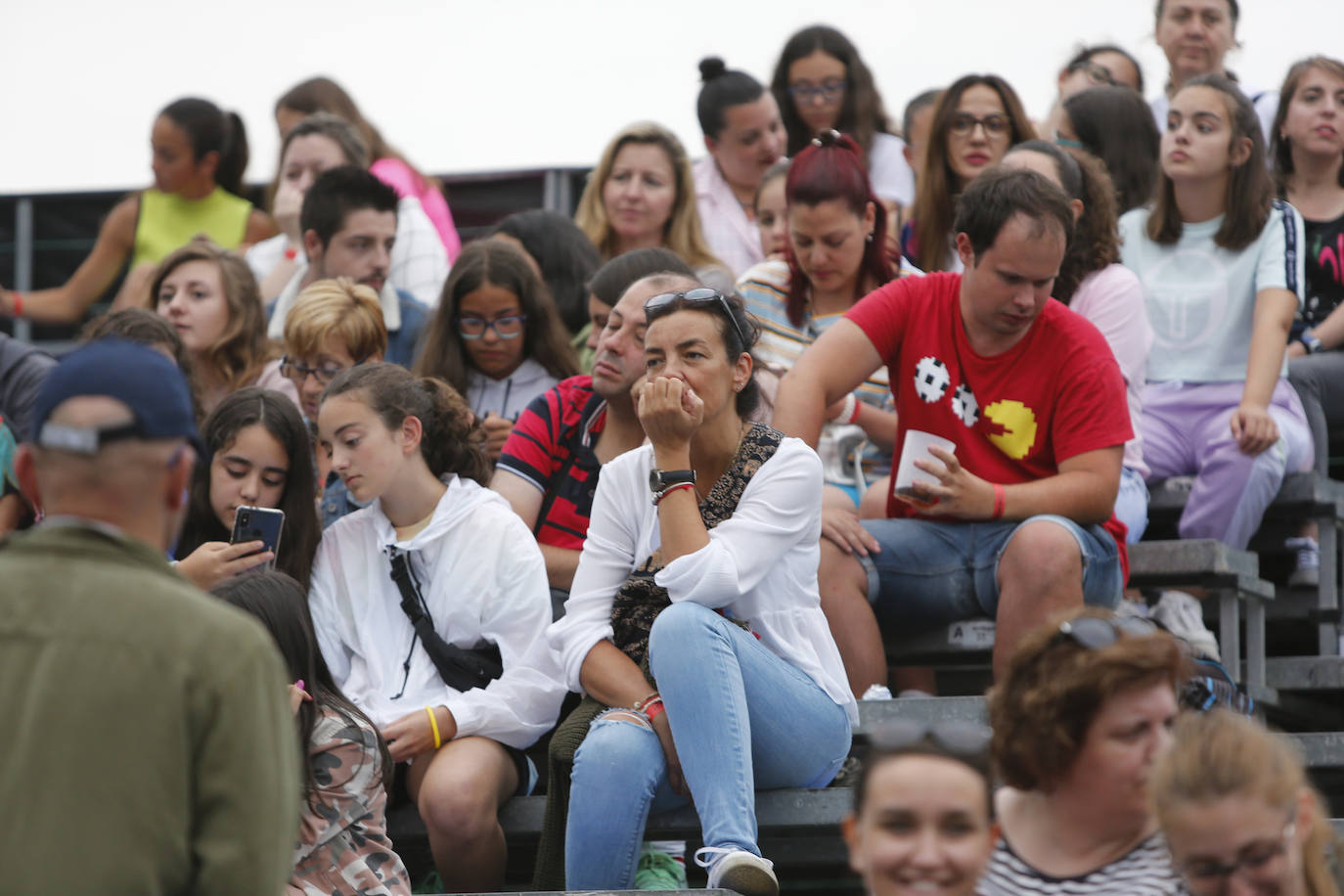 Los concursantes de la última edición del programa 'Operación Triunfo' congregaron a unos 4.000 incondicionales la explanada de Marina Civil.