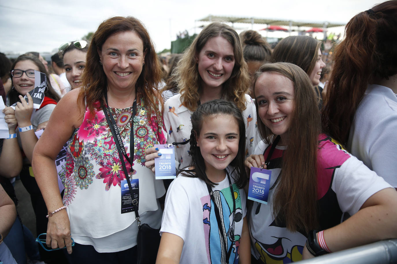 Los concursantes de la última edición del programa 'Operación Triunfo' congregaron a unos 4.000 incondicionales la explanada de Marina Civil.