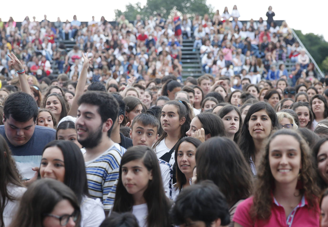 Los concursantes de la última edición del programa 'Operación Triunfo' congregaron a unos 4.000 incondicionales la explanada de Marina Civil.