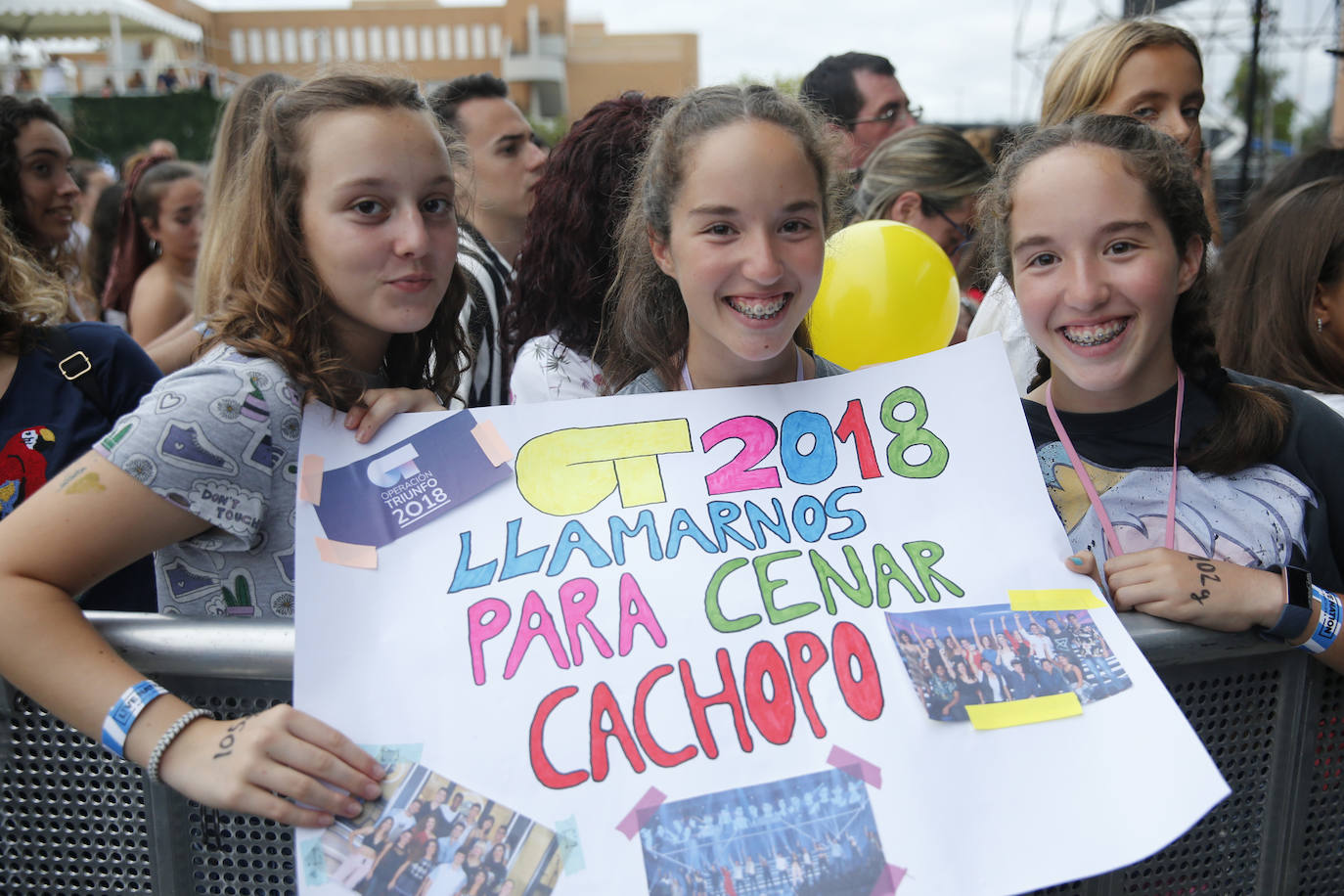 Los concursantes de la última edición del programa 'Operación Triunfo' congregaron a unos 4.000 incondicionales la explanada de Marina Civil.