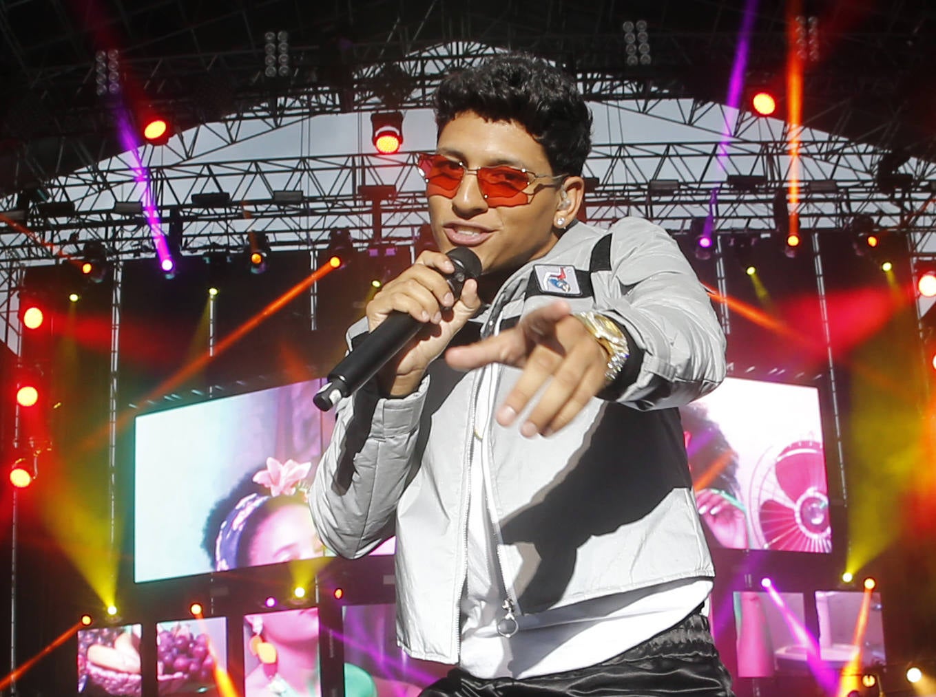 Los concursantes de la última edición del programa 'Operación Triunfo' congregaron a unos 4.000 incondicionales la explanada de Marina Civil.