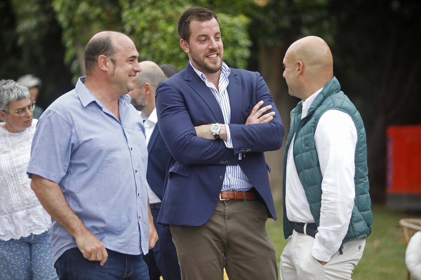 Este lunes tuvo lugar la entrega de los Premios Calderetas de Don Calixto en el Palacio de La Riega, en donde se reconoció a Albert Adrià, como Maestro Nacional; El Cenador del Azul, Maestro Asturiano, y Ricardo Fernández a la proyección. Marcos Granda estrena un nuevo premio al Impulso Gastronómico.