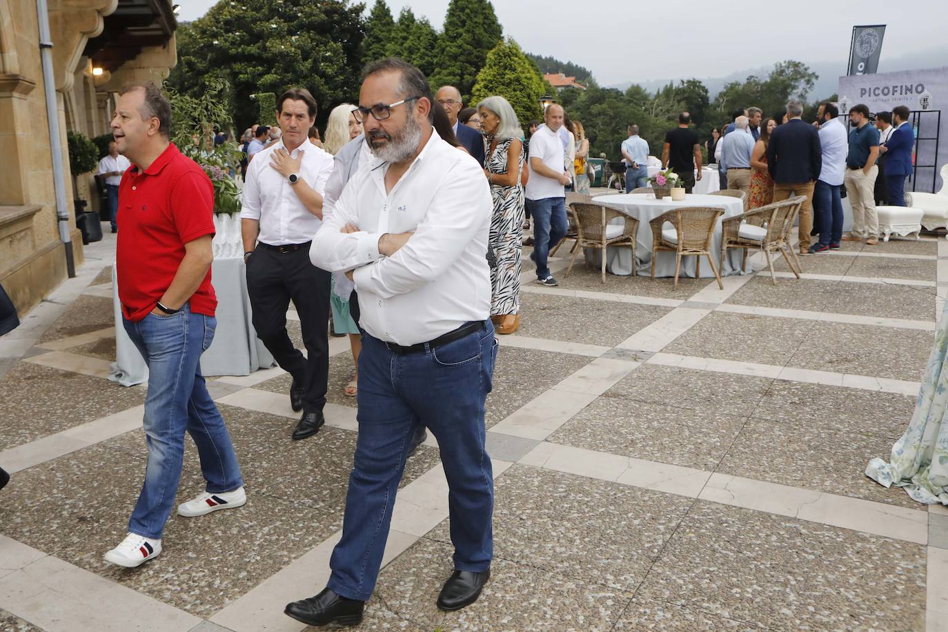Este lunes tuvo lugar la entrega de los Premios Calderetas de Don Calixto en el Palacio de La Riega, en donde se reconoció a Albert Adrià, como Maestro Nacional; El Cenador del Azul, Maestro Asturiano, y Ricardo Fernández a la proyección. Marcos Granda estrena un nuevo premio al Impulso Gastronómico.