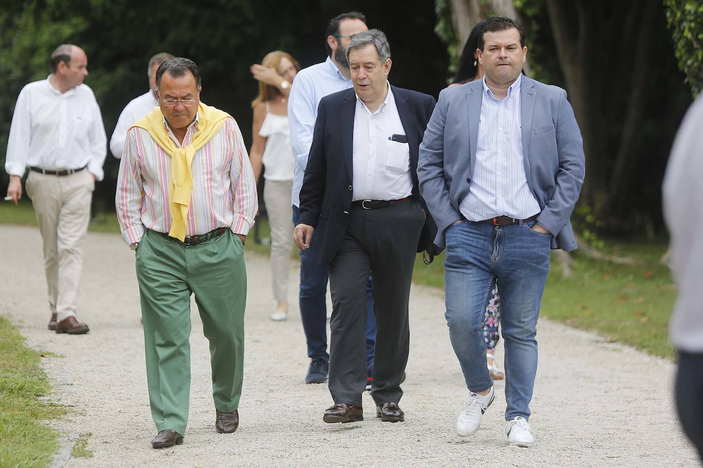 Este lunes tuvo lugar la entrega de los Premios Calderetas de Don Calixto en el Palacio de La Riega, en donde se reconoció a Albert Adrià, como Maestro Nacional; El Cenador del Azul, Maestro Asturiano, y Ricardo Fernández a la proyección. Marcos Granda estrena un nuevo premio al Impulso Gastronómico.