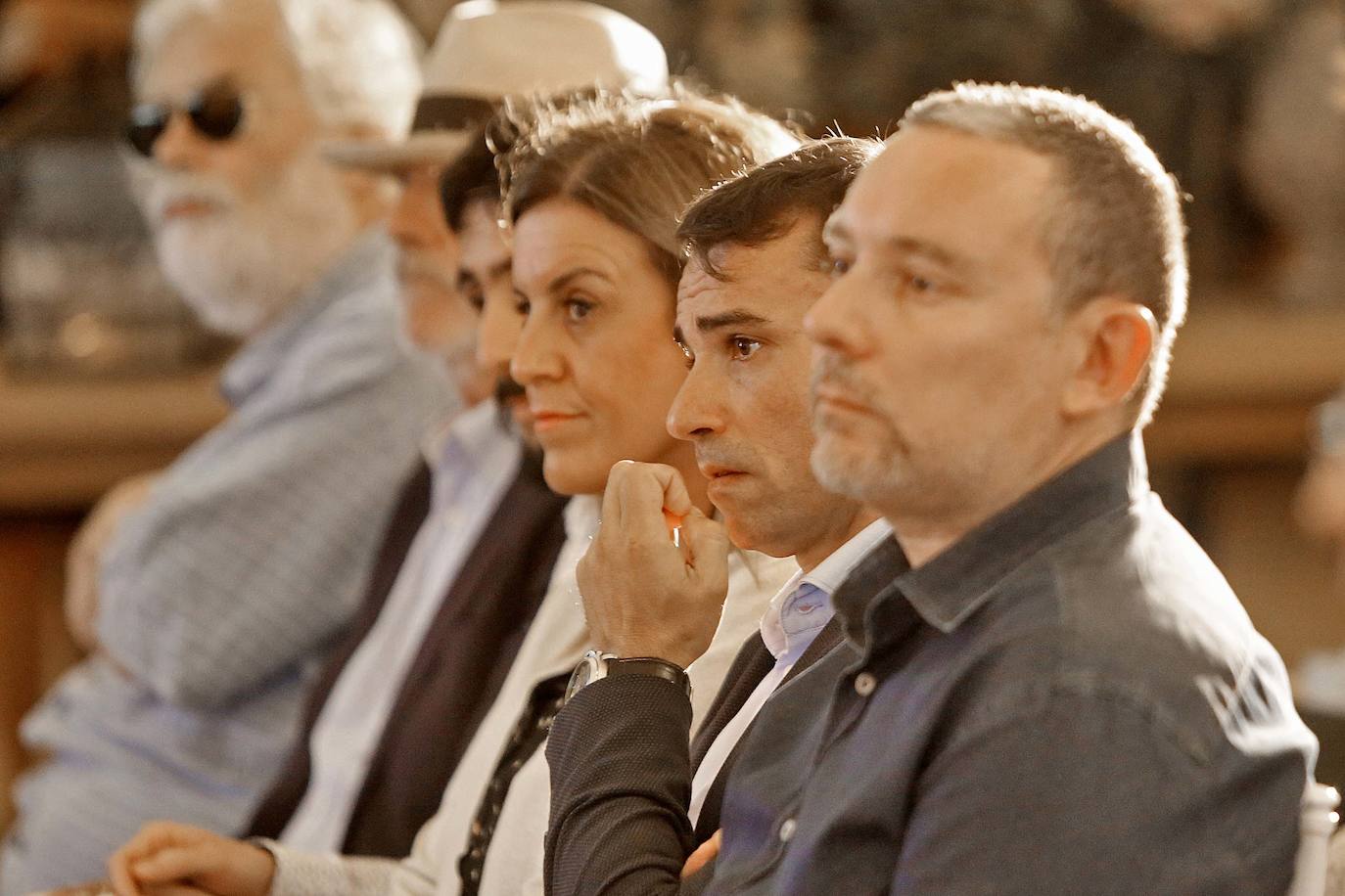 Este lunes tuvo lugar la entrega de los Premios Calderetas de Don Calixto en el Palacio de La Riega, en donde se reconoció a Albert Adrià, como Maestro Nacional; El Cenador del Azul, Maestro Asturiano, y Ricardo Fernández a la proyección. Marcos Granda estrena un nuevo premio al Impulso Gastronómico.