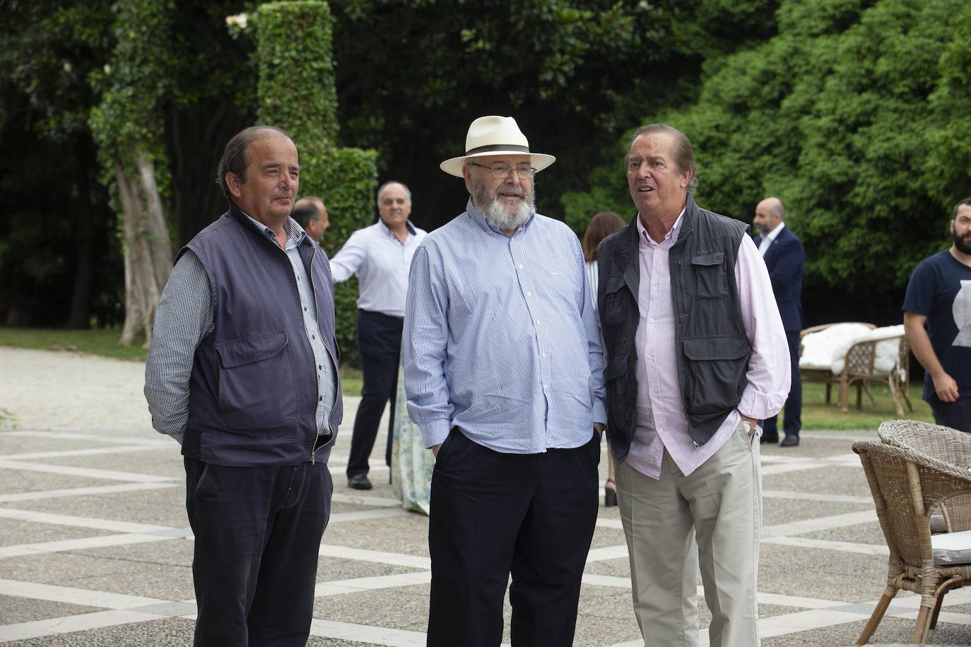 Este lunes tuvo lugar la entrega de los Premios Calderetas de Don Calixto en el Palacio de La Riega, en donde se reconoció a Albert Adrià, como Maestro Nacional; El Cenador del Azul, Maestro Asturiano, y Ricardo Fernández a la proyección. Marcos Granda estrena un nuevo premio al Impulso Gastronómico.