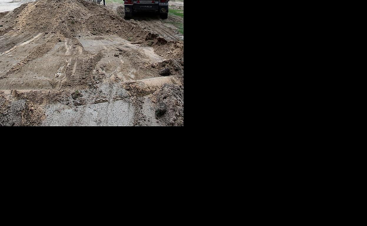 Las obras para renovar el césped del Tartiere. 