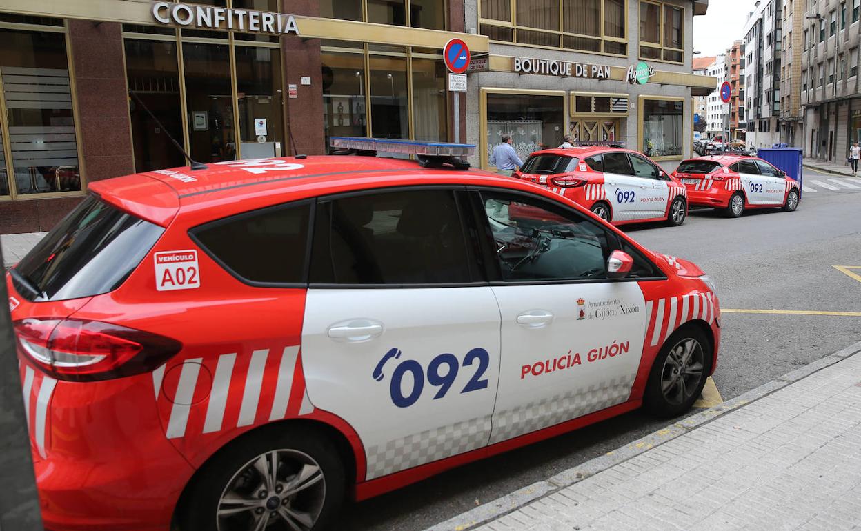 Un coche de la Policia Local de Gijón. 